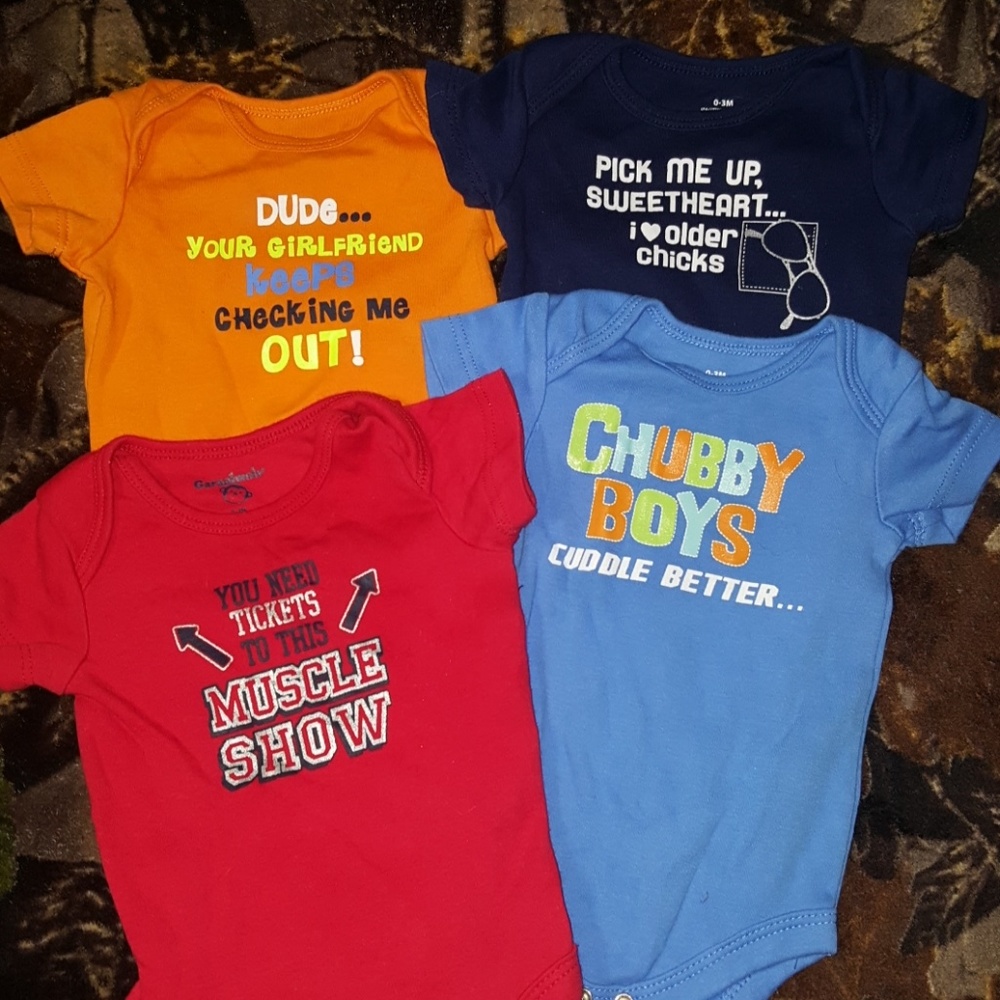 Set of 4 short sleeve onsies